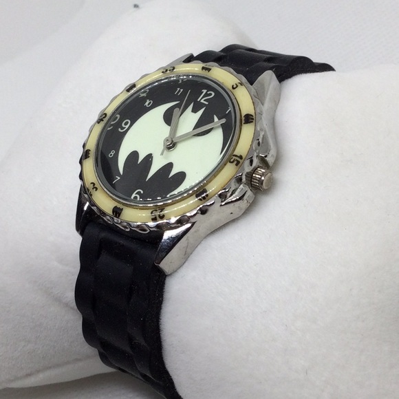 RARE Batman Watch - Glows in the Dark - Picture 4 of 7